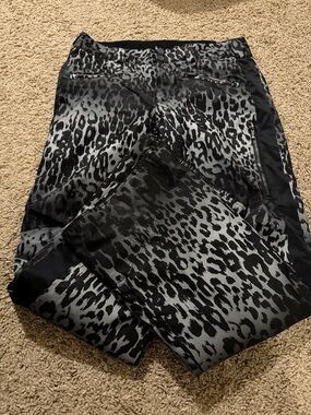 Obermeyee Gray and Black Leopard Print ski pants- women